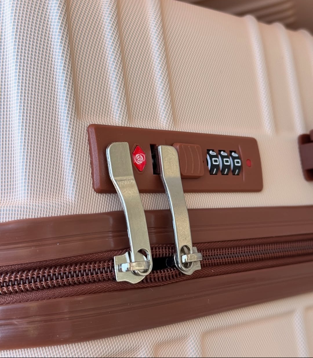 خرید چمدان مسافرتی نشکنHOSSONI