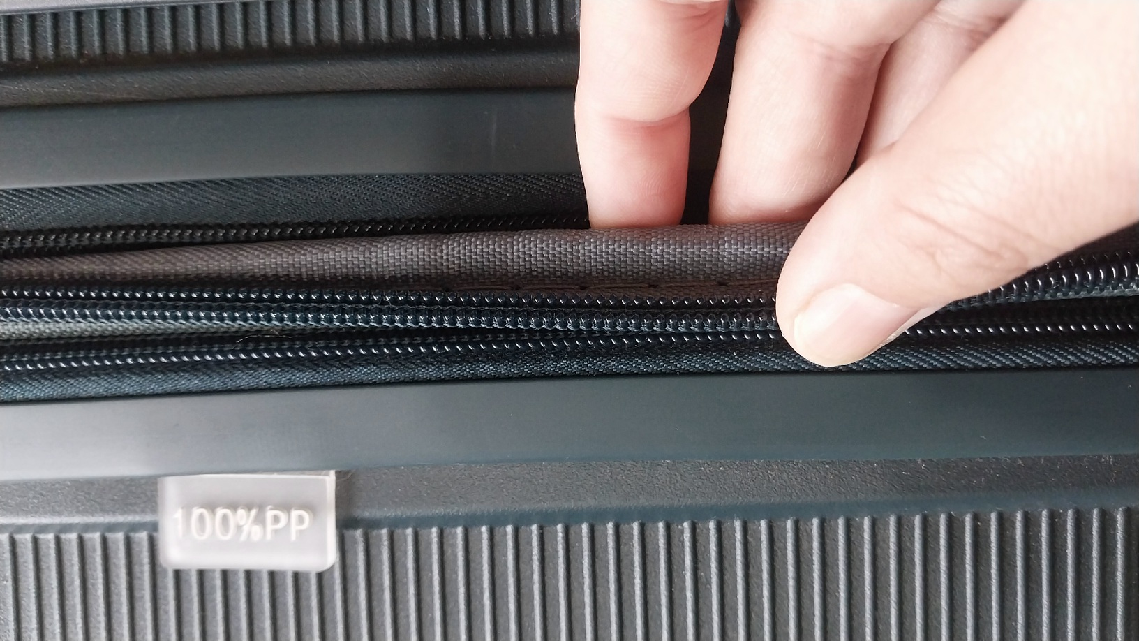 چمدان نشکم پ پ وارداتی