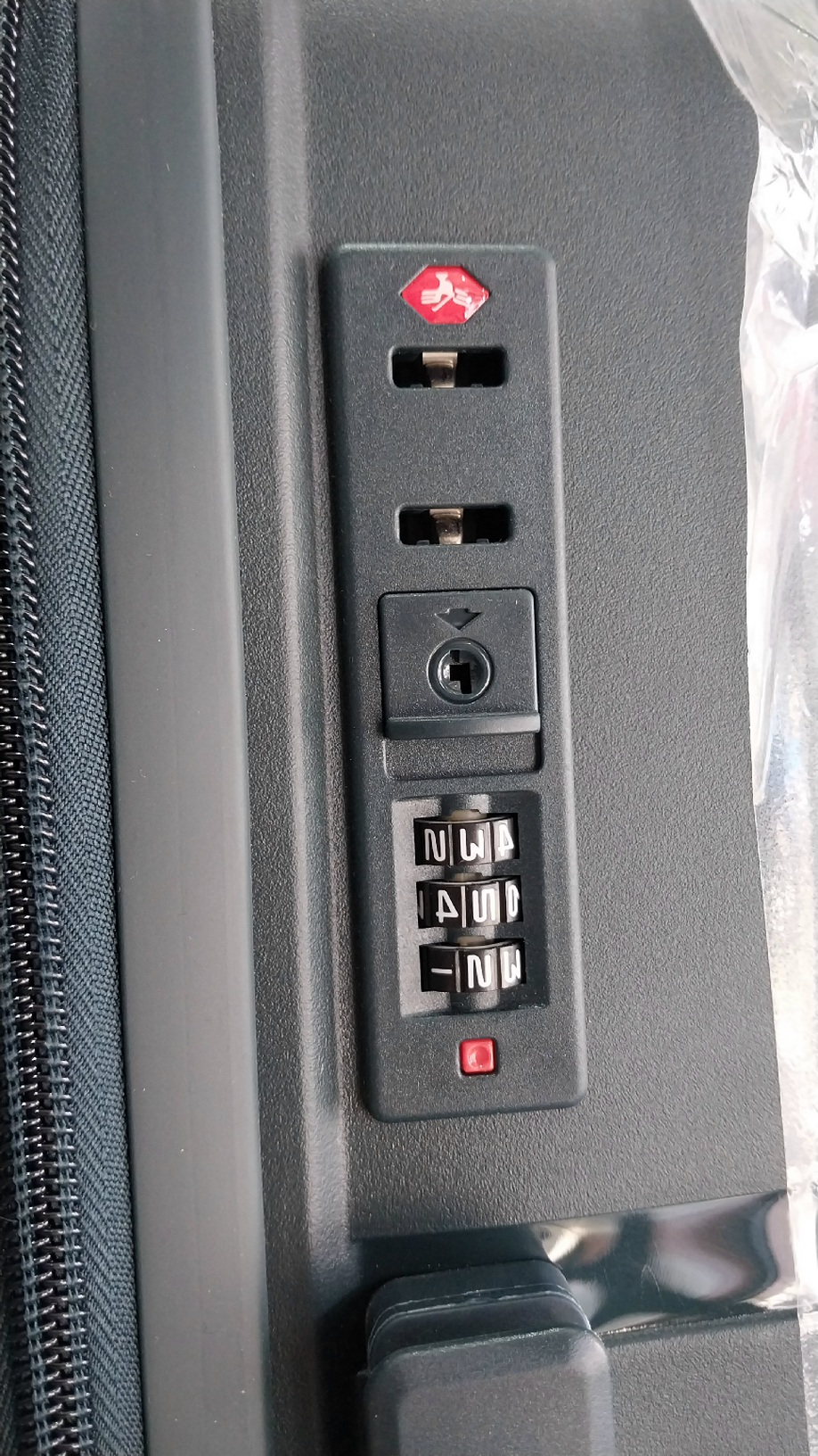 خرید چمدان ۴ تیکه نشکن