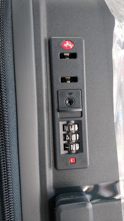 خرید چمدان ۴ تیکه نشکن