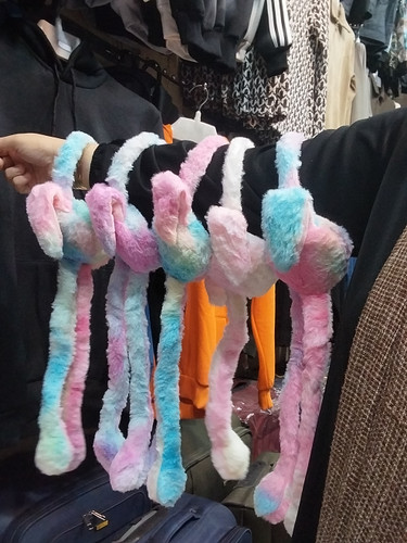 گوش گیر پمپی رنگین کمانی